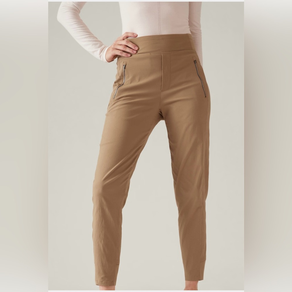 Athleta Trekkie North jogger in khaki.  Size 2